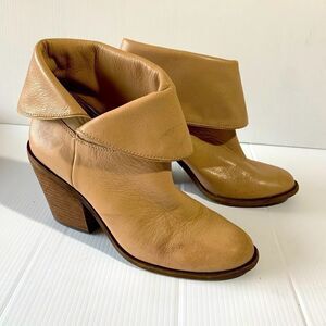 Lucky Brand Size 7.5 Fold over leather ankle boots